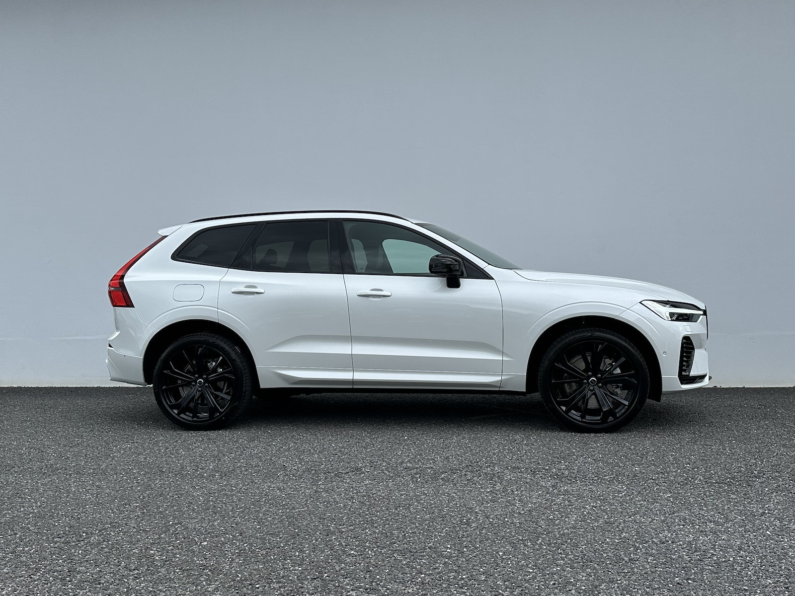 VOLVO XC60 2.0 T8 TE Black Edition eAWD, Hybride Rechargeable Essence/Électricité, Voiture de démonstration, Automatique - 4