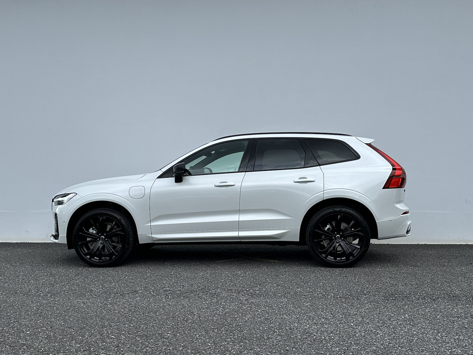 VOLVO XC60 2.0 T8 TE Black Edition eAWD, Hybride Rechargeable Essence/Électricité, Voiture de démonstration, Automatique - 5