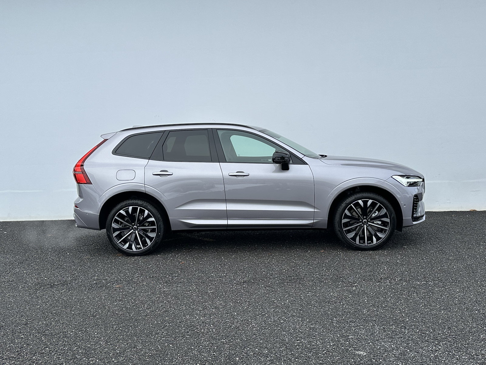 VOLVO XC60 2.0 T8 TE Ultra Dark eAWD, Plug-in-Hybrid Benzina/Elettrica, Auto dimostrativa, Automatico - 4
