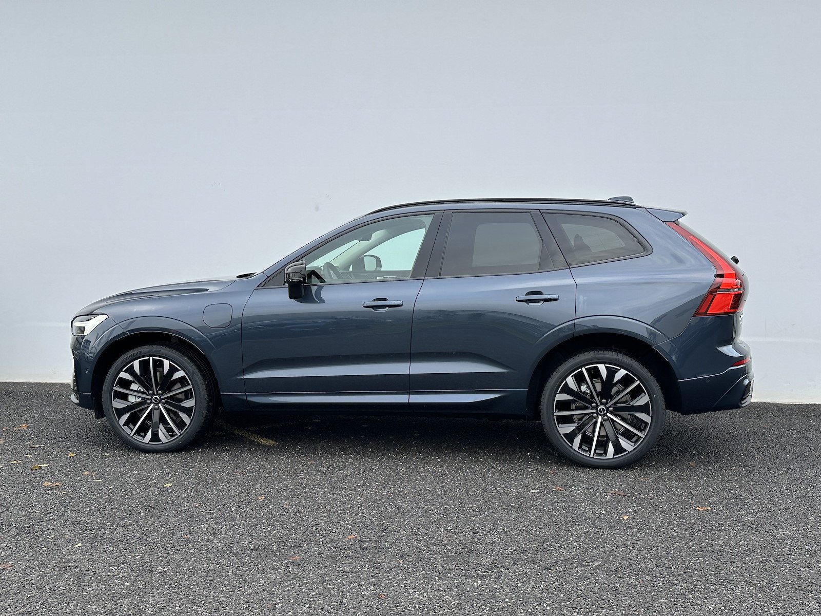 VOLVO XC60 2.0 T8 TE Ultra Dark eAWD, Plug-in-Hybrid Petrol/Electric, Ex-demonstrator, Automatic - 5
