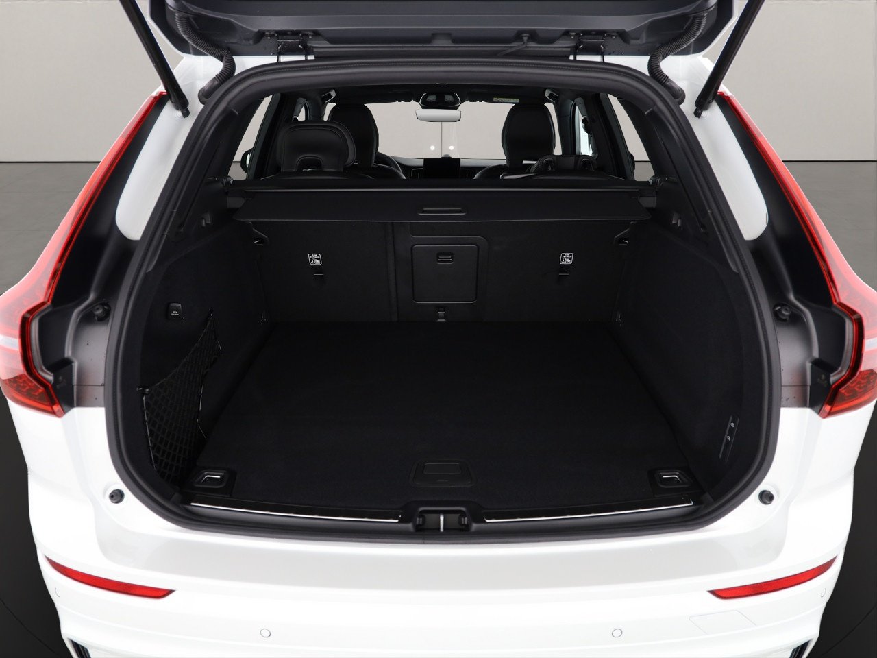 VOLVO XC60 2.0 T8 TE Black Edition eAWD, Plug-in-Hybrid Benzin/Elektro, Vorführwagen, Automatik - 4