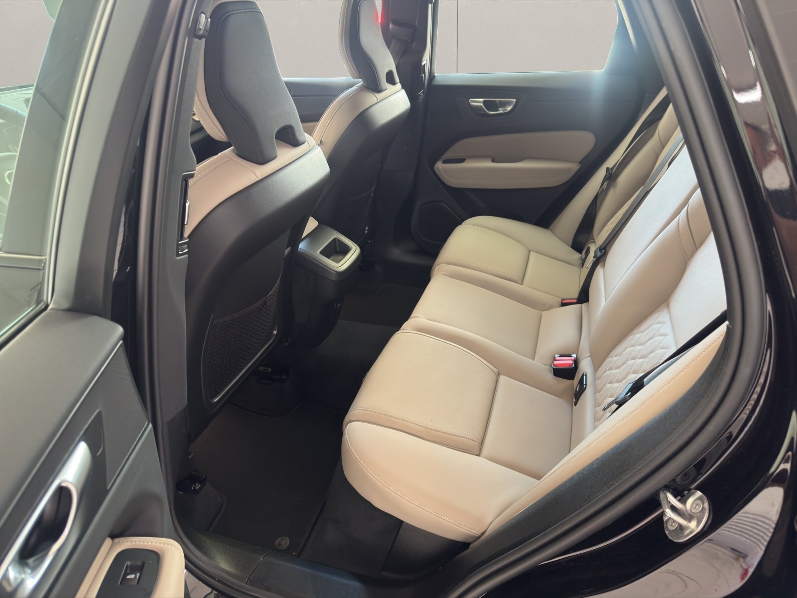 VOLVO XC60 2.0 B5 MH Plus Dark AWD, Benzin, Vorführwagen, Automatik - 3