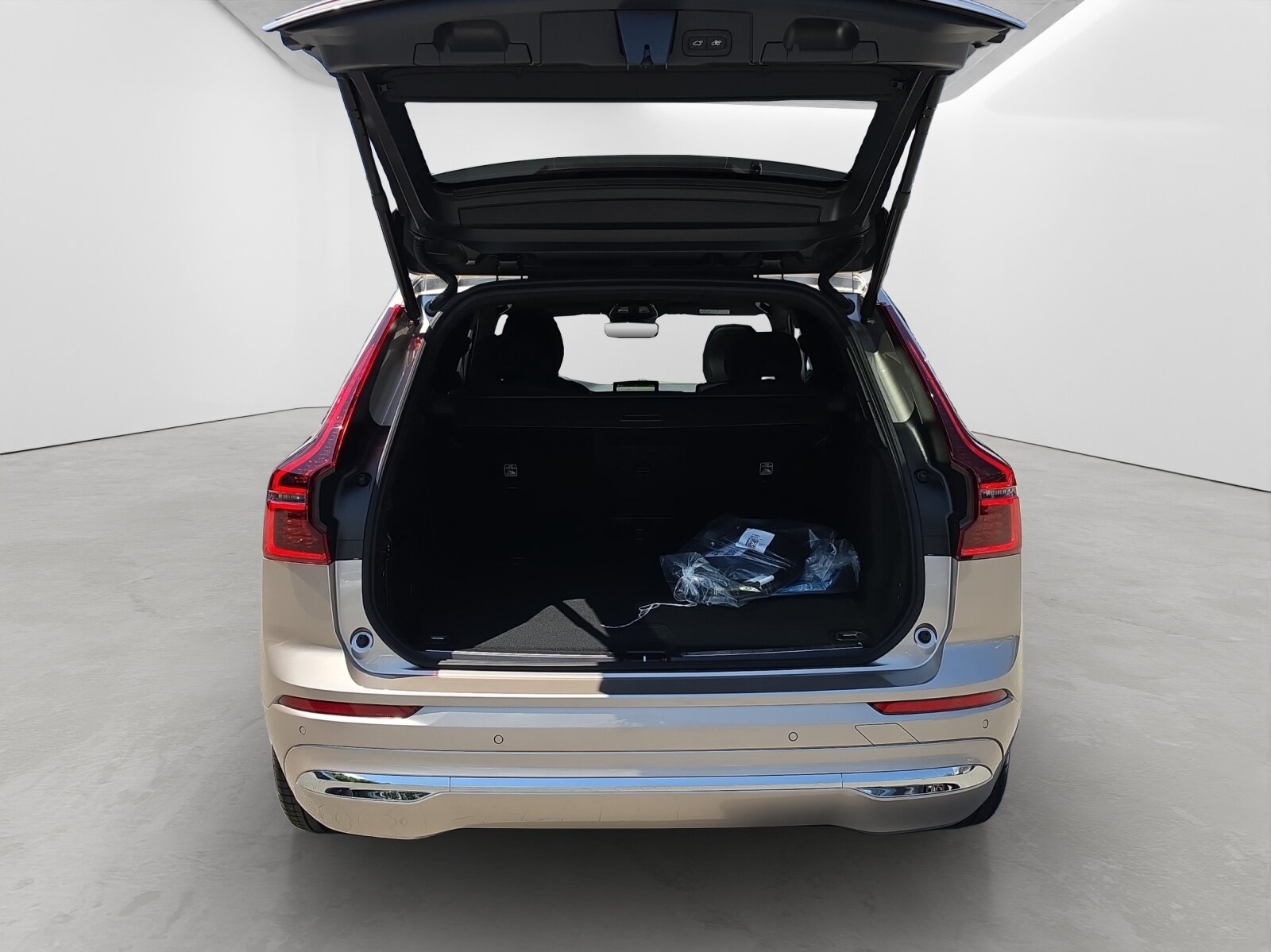 VOLVO XC60 2.0 T8 TE Ultra Bright eAWD, Plug-in-Hybrid Petrol/Electric, Ex-demonstrator, Automatic - 6