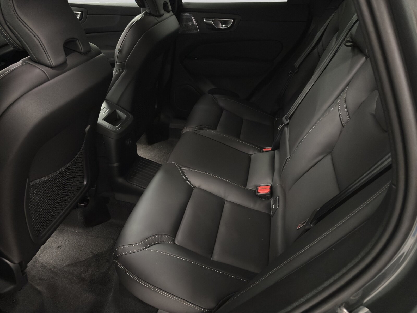 VOLVO XC60 2.0 T8 TE Ultra Dark eAWD, Hybride Rechargeable Essence/Électricité, Voiture de démonstration, Automatique - 5