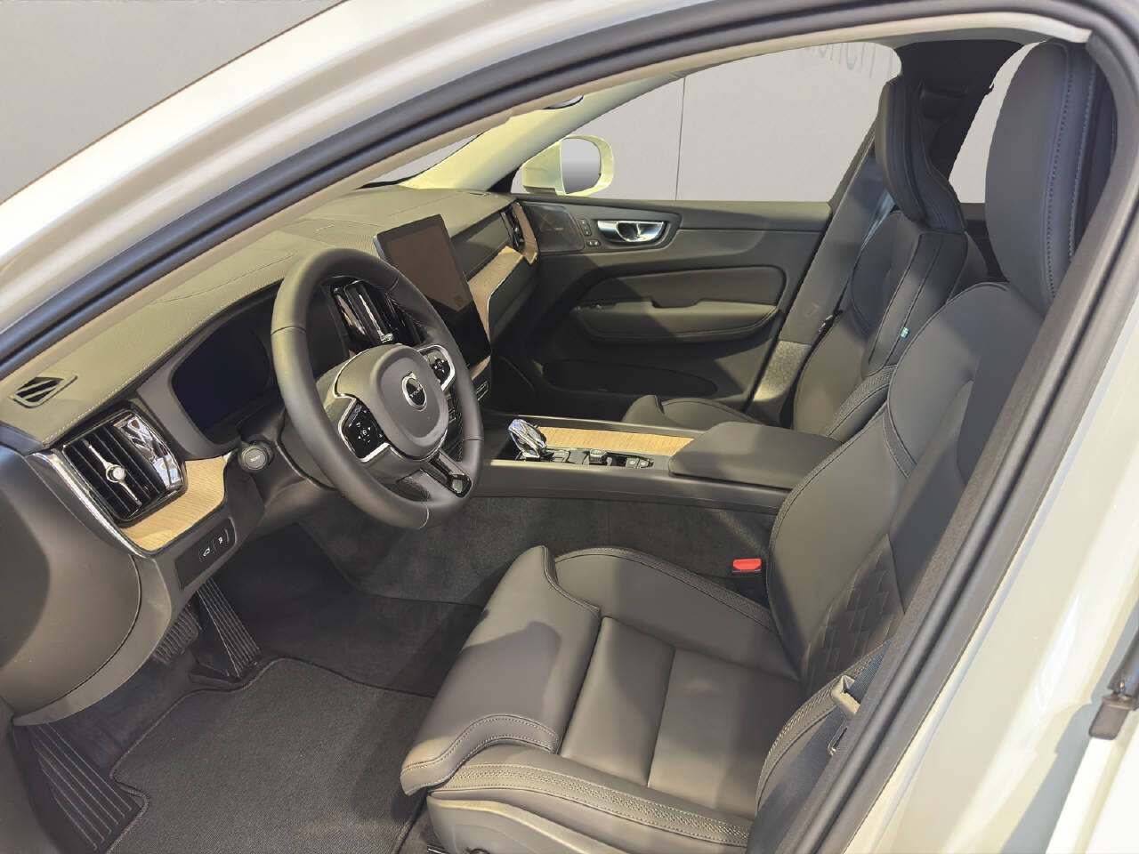 VOLVO XC60 2.0 T8 TE Ultra Bright eAWD, Hybride Rechargeable Essence/Électricité, Voiture de démonstration, Automatique - 5