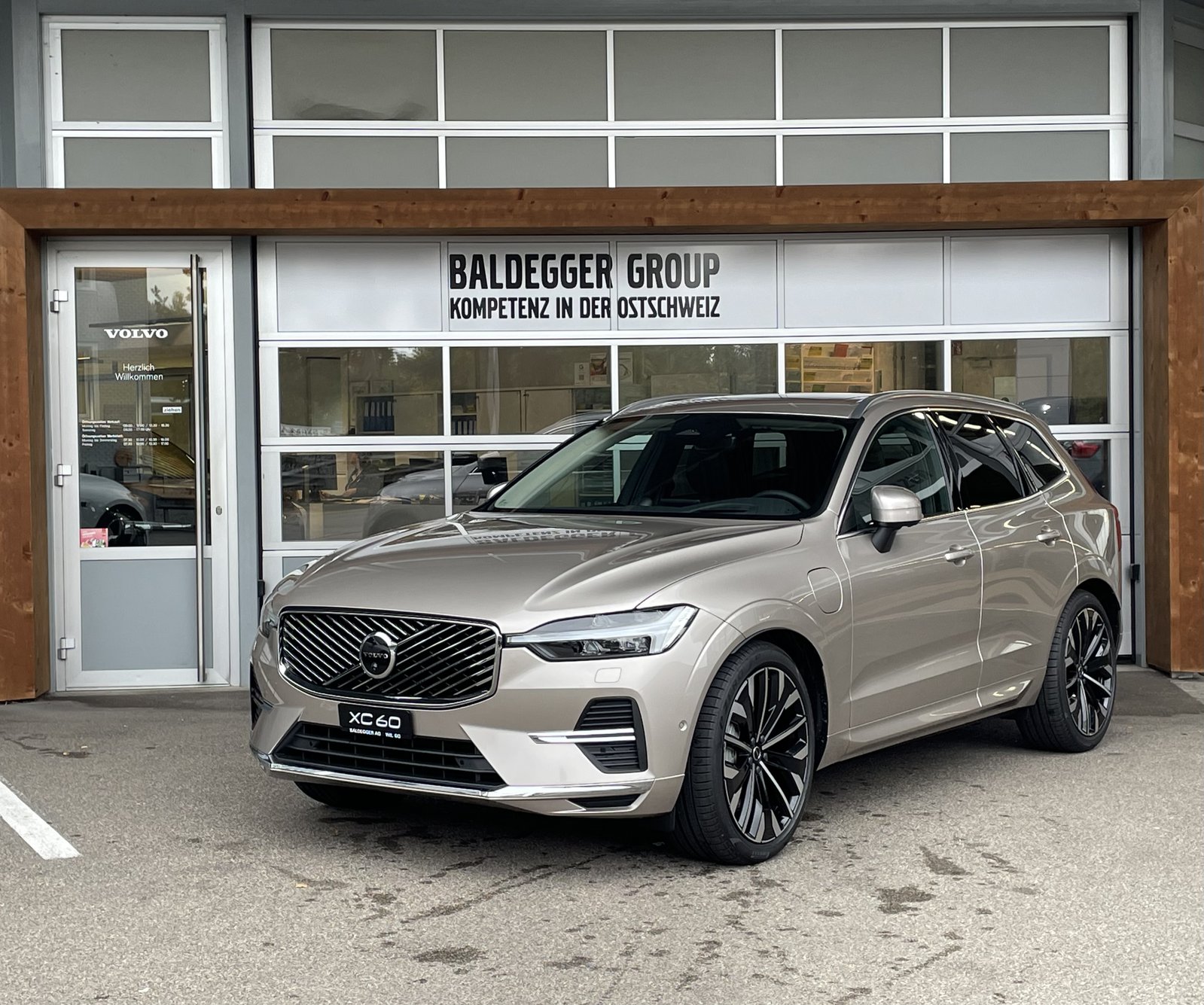 VOLVO XC60 2.0 T6 TE Ultra Bright eA, Voll-Hybrid Benzin/Elektro, Neuwagen, Automat - 2