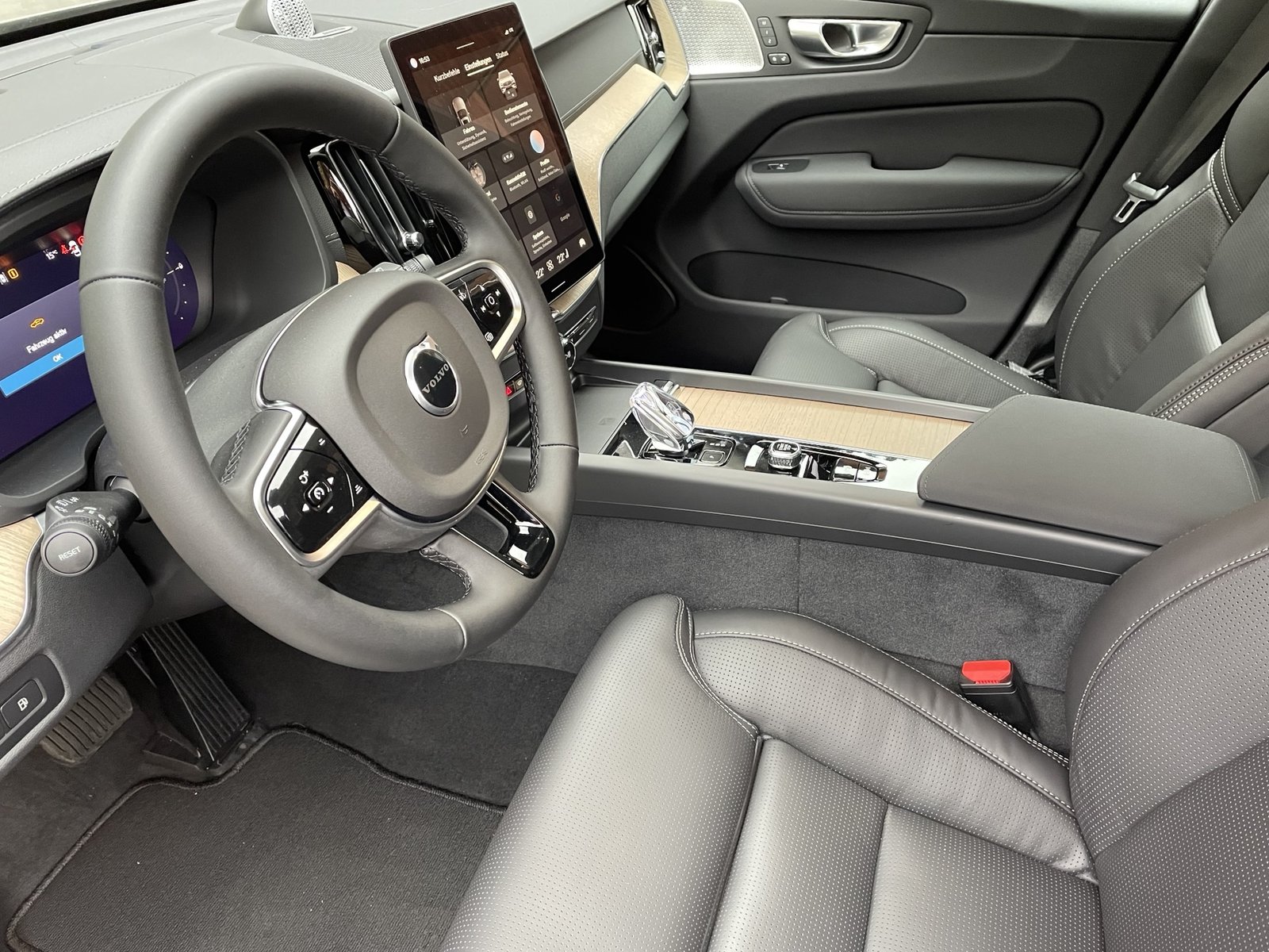 VOLVO XC60 2.0 T6 TE Ultra Bright eA, Voll-Hybrid Benzin/Elektro, Neuwagen, Automat - 4