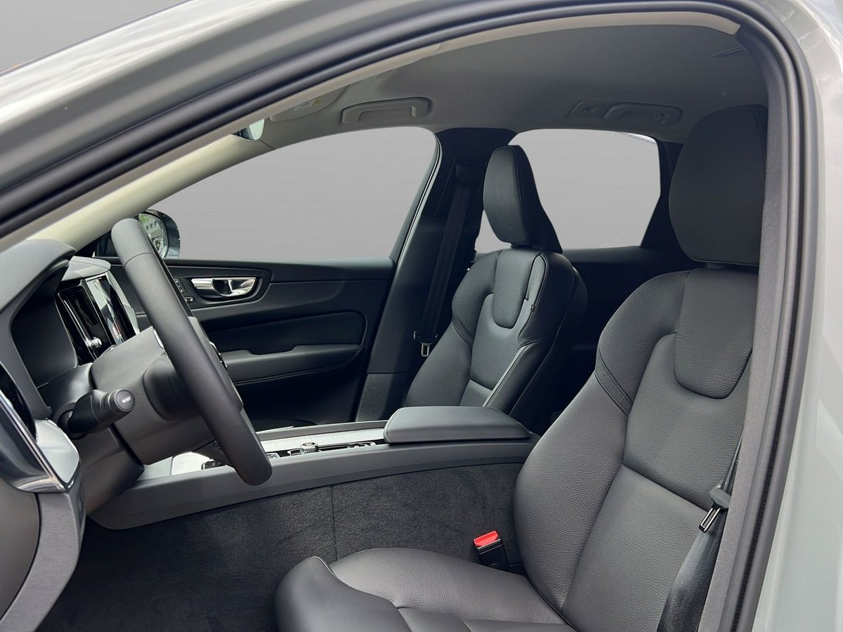 VOLVO XC60 2.0 B5 MH Plus Dark AWD, Mild-Hybrid Benzin/Elektro, Neuwagen, Automat - 7