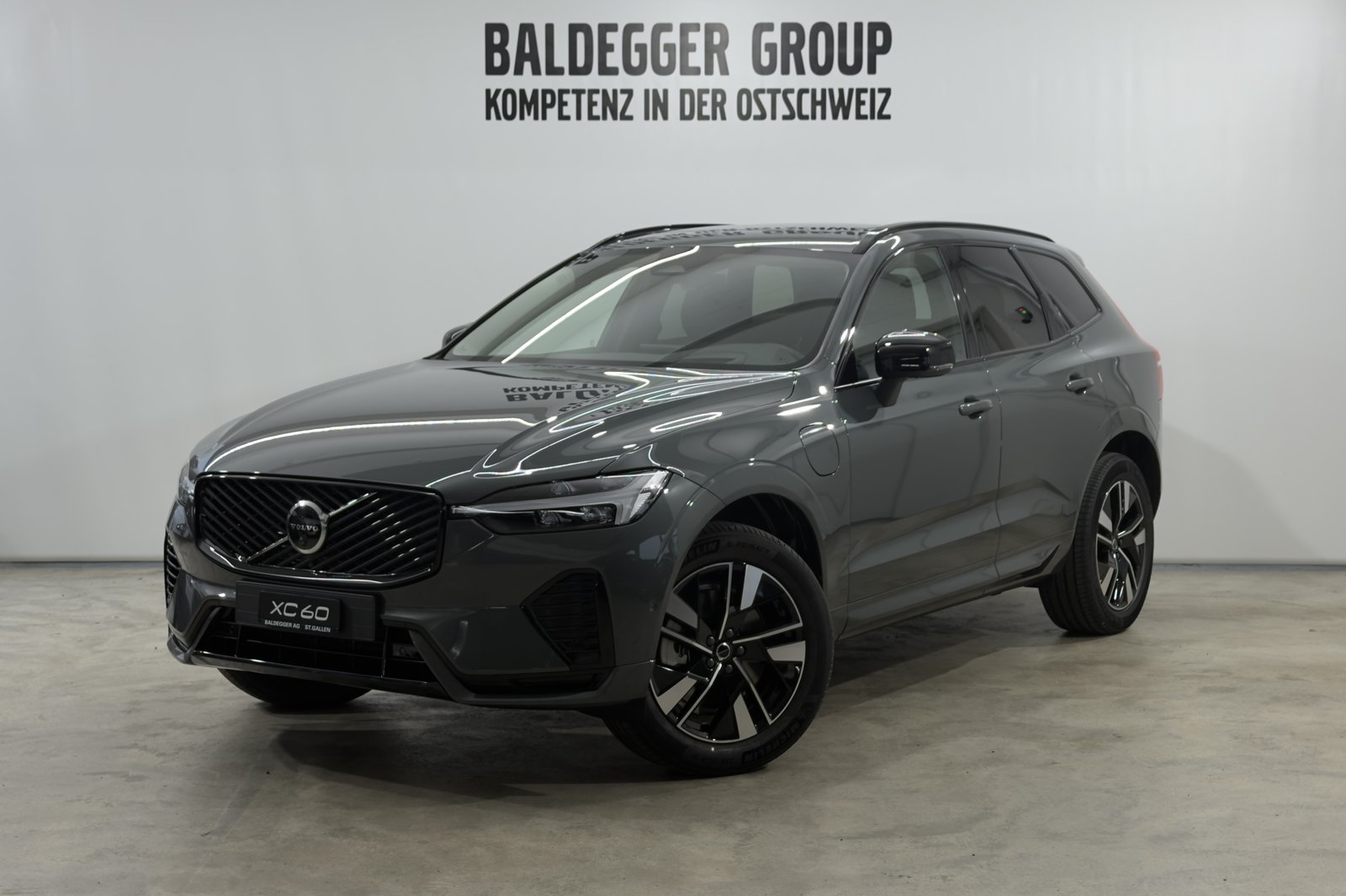 VOLVO XC60 2.0 T6 TE Plus Dark eAWD, Full-Hybrid Petrol/Electric, New car, Automatic