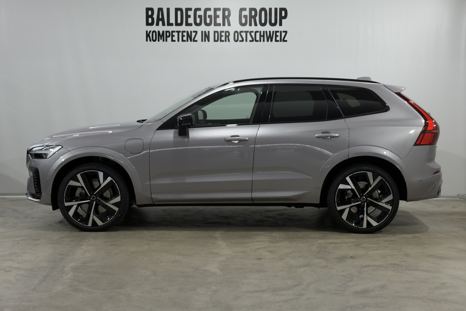 VOLVO XC60 2.0 T6 TE Ultra Dark eAWD, Voll-Hybrid Benzin/Elektro, Neuwagen, Automat - 2