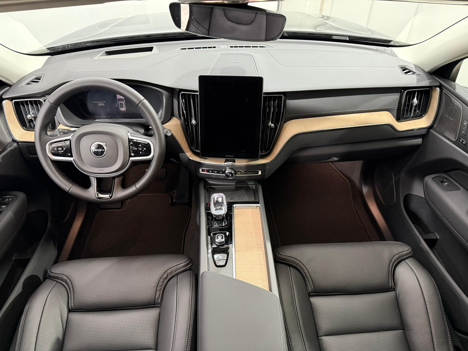 VOLVO XC60 2.0 T6 TE Ultra Dark eAWD, Voll-Hybrid Benzin/Elektro, Neuwagen, Automat - 5