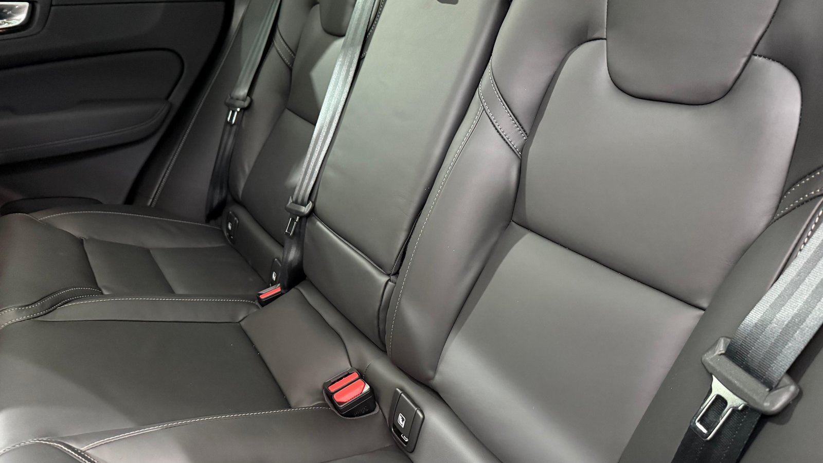 VOLVO XC60 2.0 T6 TE Ultra Dark eAWD, Voll-Hybrid Benzin/Elektro, Neuwagen, Automat - 6