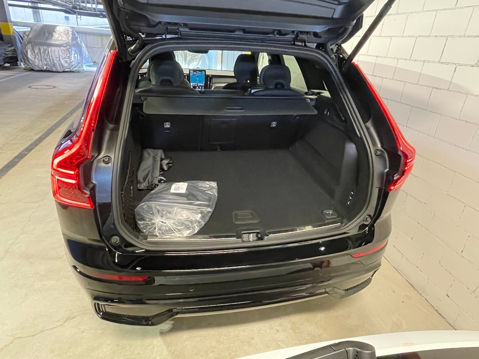 VOLVO XC60 T6 eAWD PluginHybrid Ultra Dark Geartronic, Plug-in-Hybrid Benzina/Elettrica, Auto nuove, Automatico - 4