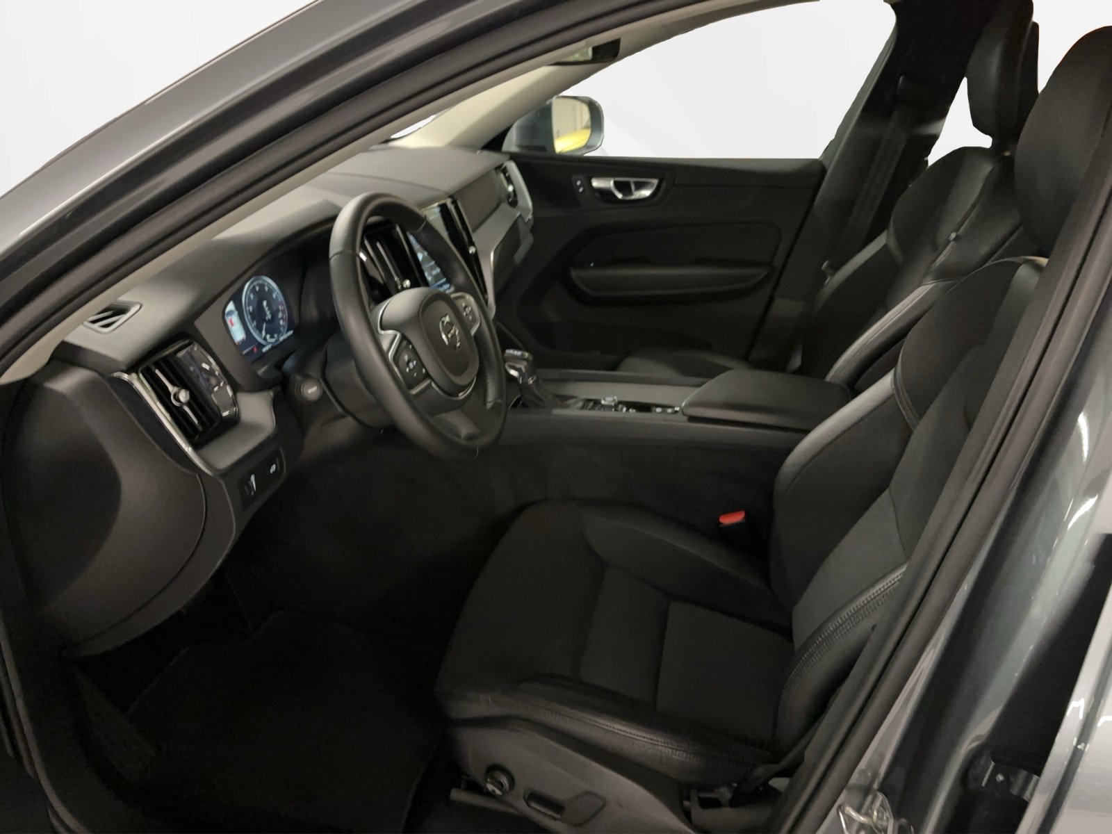 VOLVO XC60 2.0 T5 Momentum AWD, Petrol, Second hand / Used, Automatic - 4