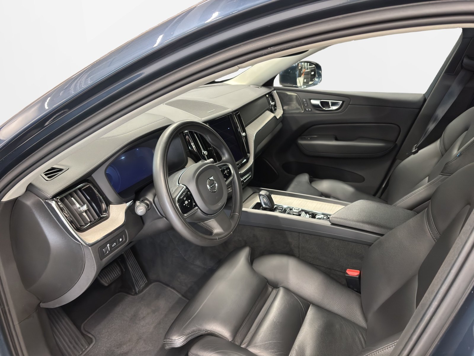 VOLVO XC60 2.0 T8 TE Inscription eAWD, Hybride Rechargeable Essence/Électricité, Occasion / Utilisé, Automatique - 4