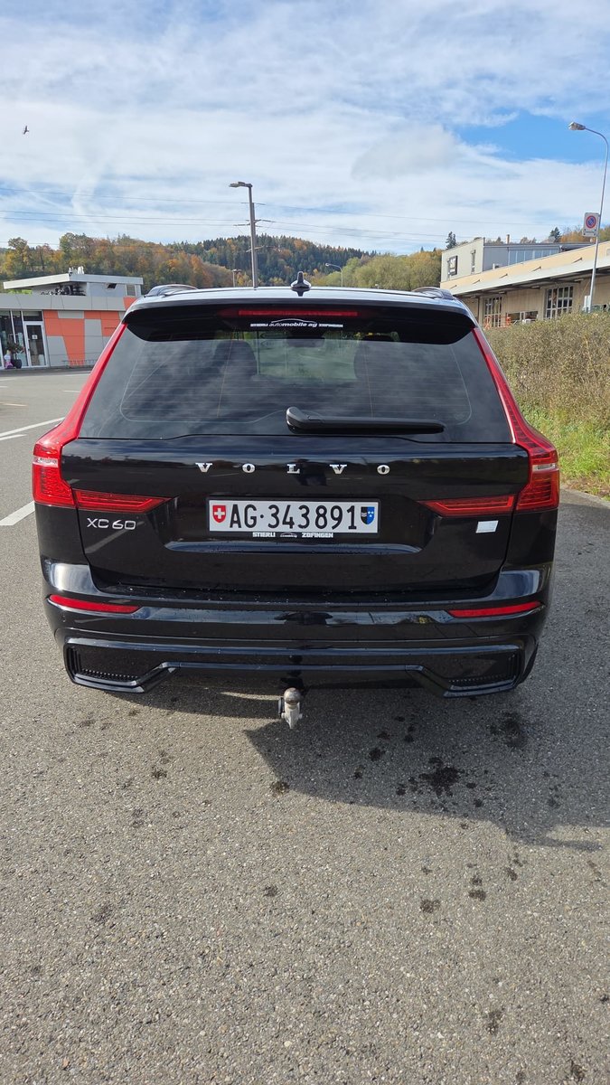 VOLVO XC60 T6 eAWD R-Design Geartronic, Plug-in-Hybrid Petrol/Electric, Second hand / Used, Automatic - 3