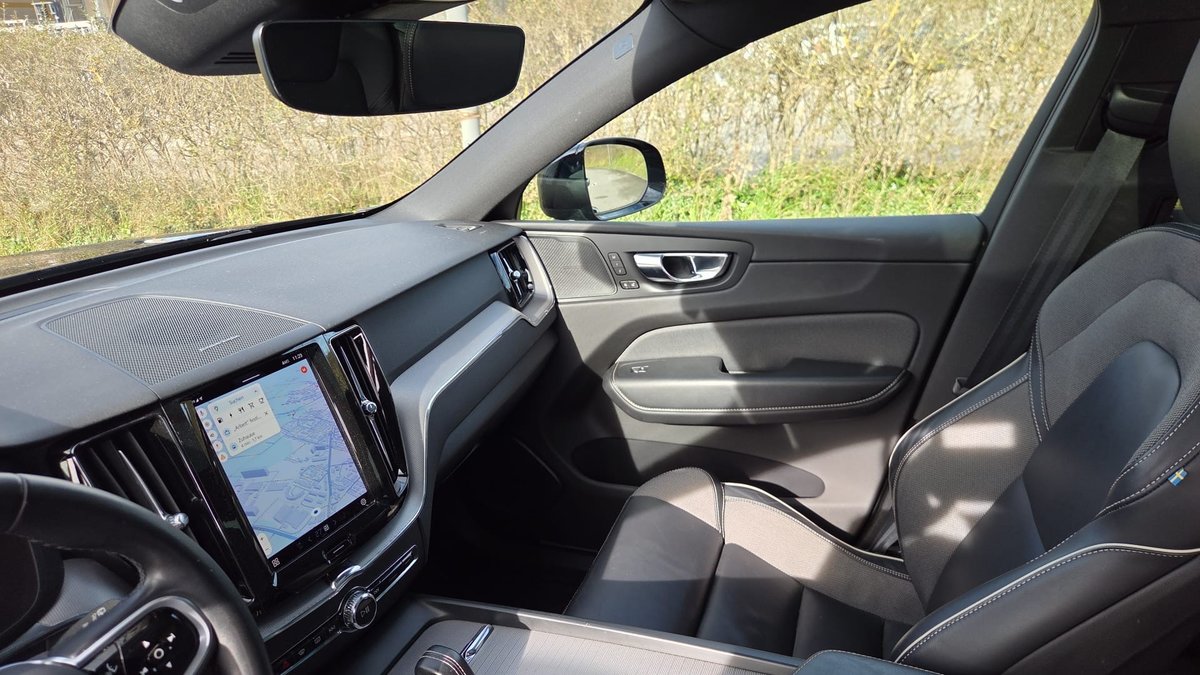 VOLVO XC60 T6 eAWD R-Design Geartronic, Plug-in-Hybrid Petrol/Electric, Second hand / Used, Automatic - 7