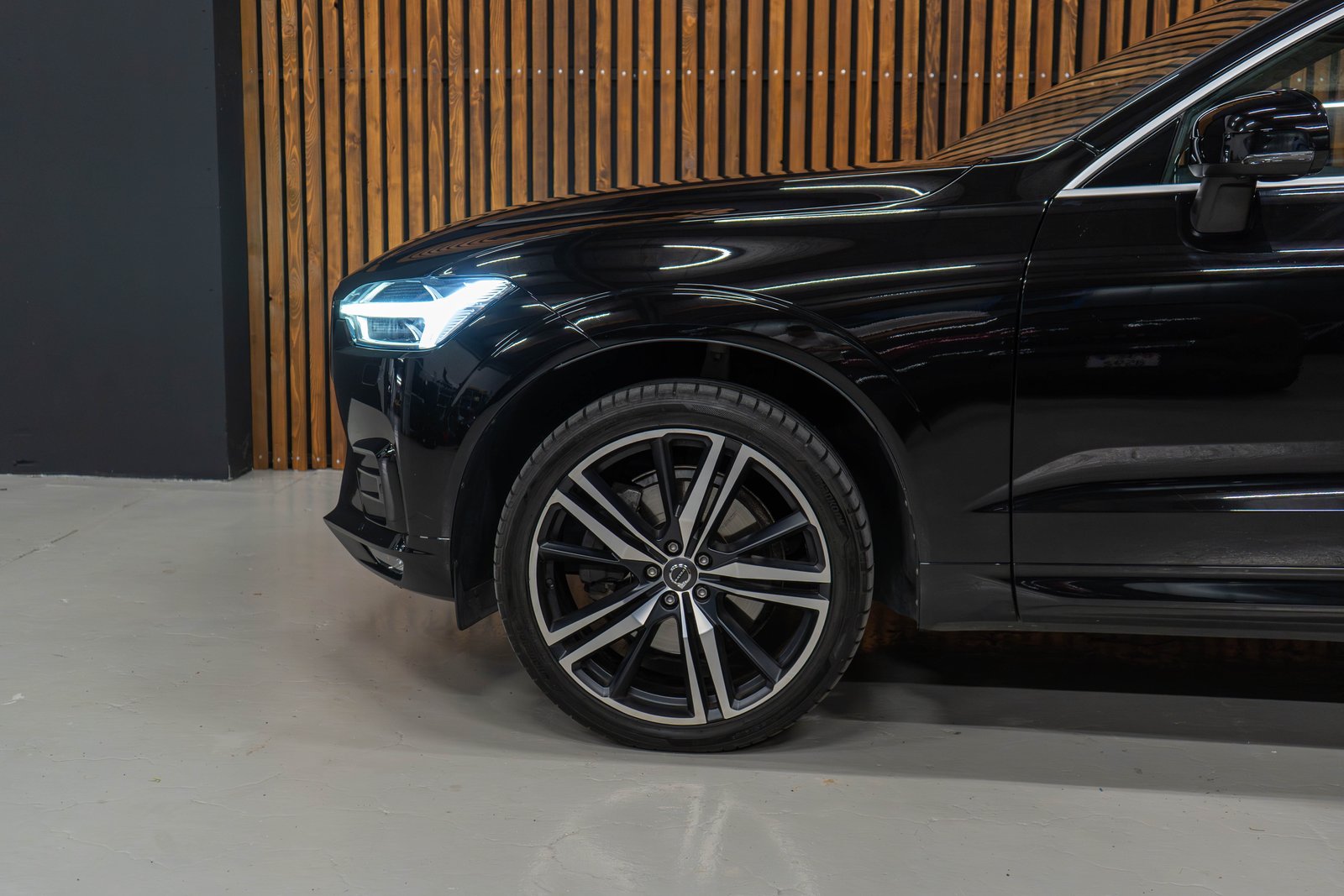 VOLVO XC60 2.0 D5 R-Design AWD, Diesel, Second hand / Used, Automatic - 4