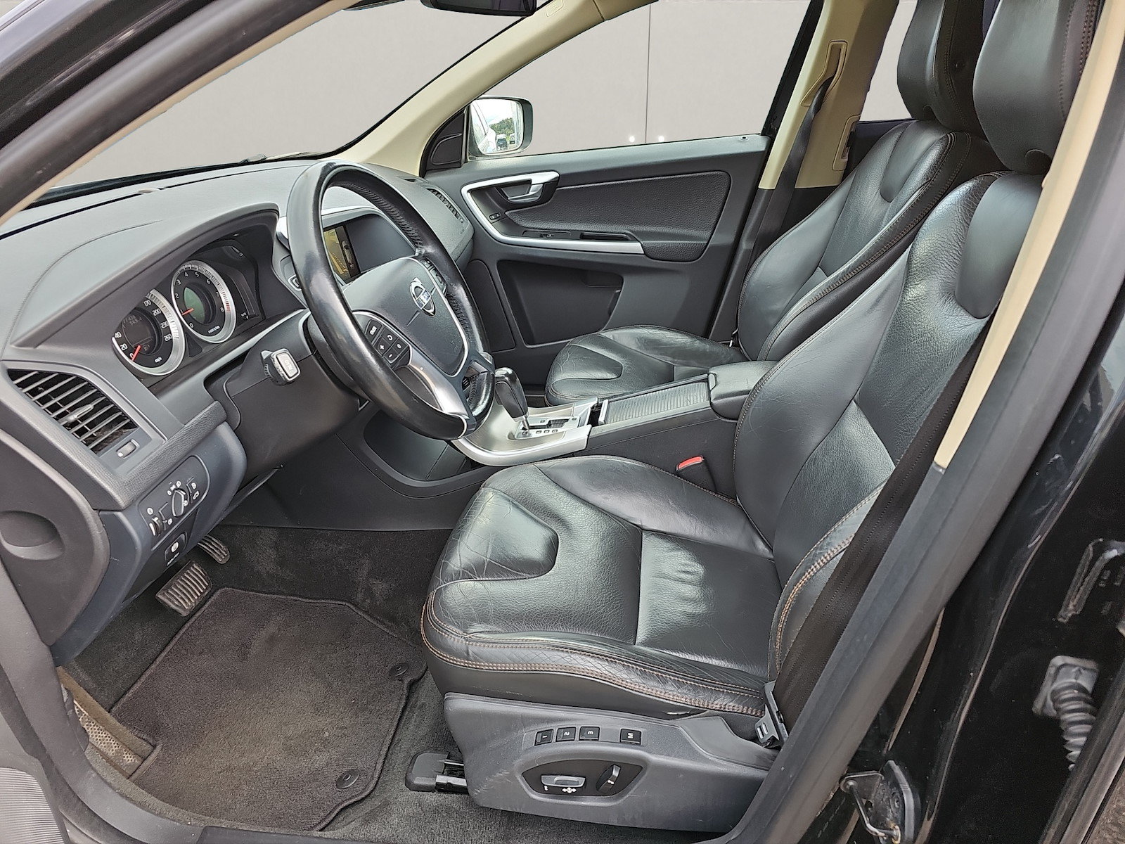 VOLVO XC60 3.0 T6 Summum AWD, Benzin, Occasion / Gebraucht, Automat - 6