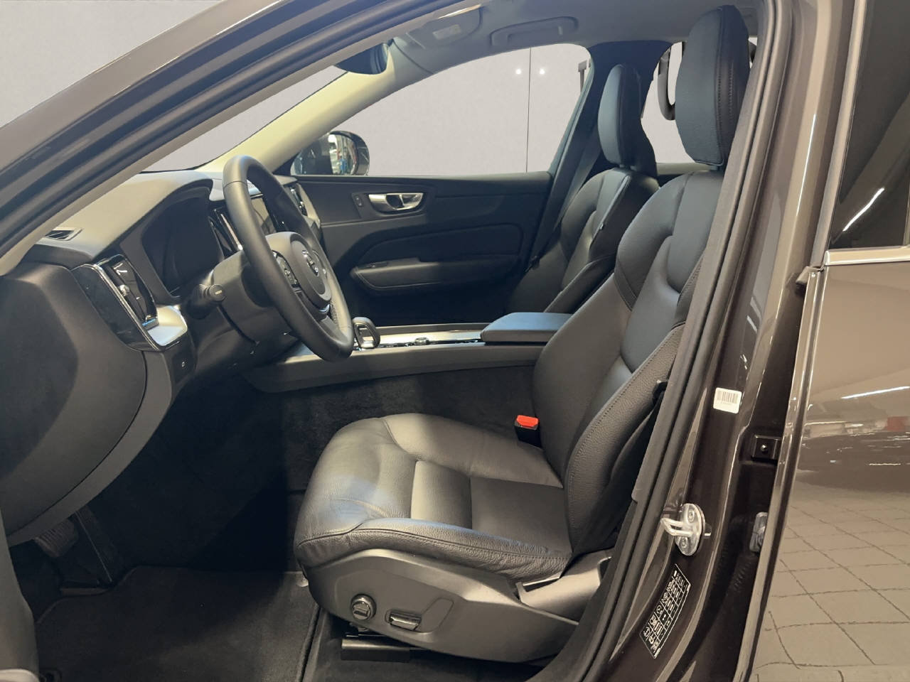 VOLVO XC60 2.0 B4 MH Core AWD, Hybride Léger Diesel/Électricité, Occasion / Utilisé, Automatique - 7