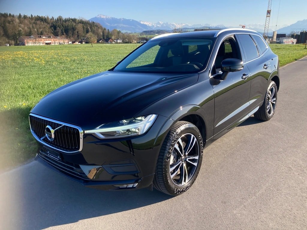 VOLVO XC60 B5 Benzin Mild Hybrid AWD Momentum Geartronic mit Anhän