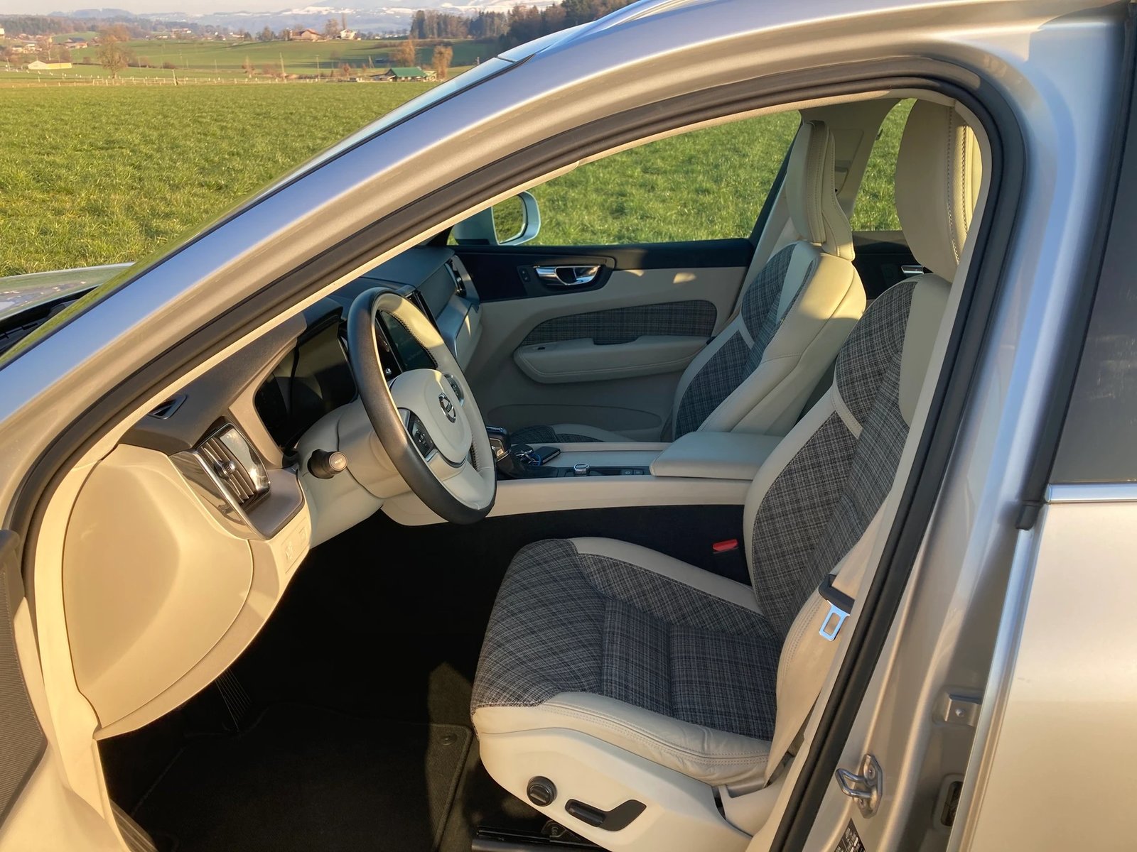 VOLVO XC60 D4 AWD Momentum Geartronic, Diesel, Occasion / Utilisé, Automatique - 7