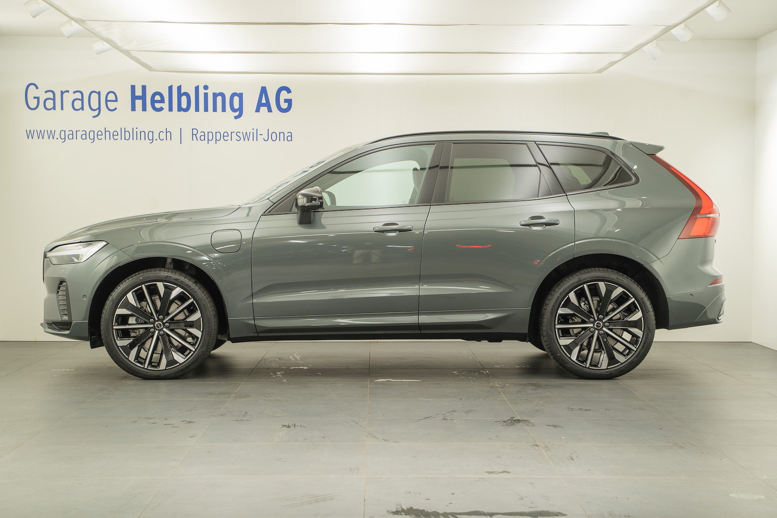 VOLVO XC60 2.0 T6 TE Ultra Dark eAWD, Plug-in-Hybrid Petrol/Electric, Ex-demonstrator, Automatic - 3
