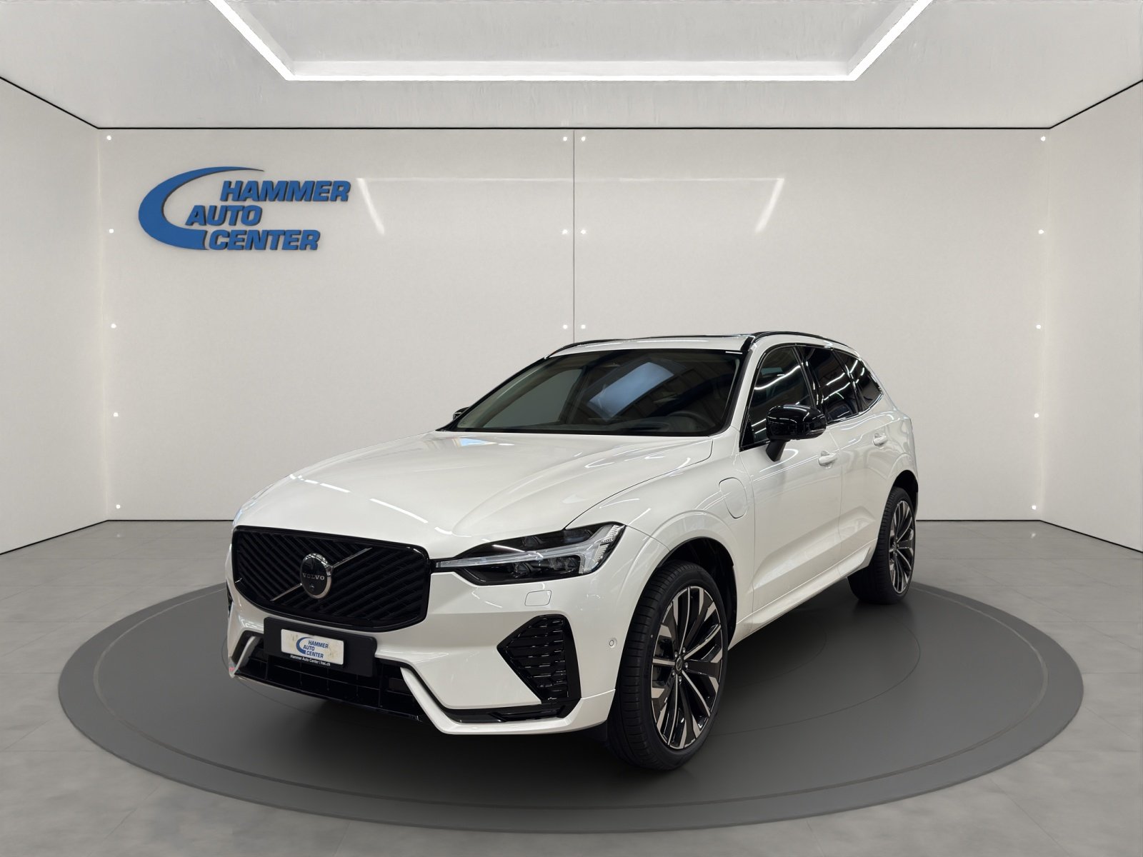 VOLVO XC60 2.0 T8 TE Ultra Dark eAWD, Plug-in-Hybrid Benzina/Elettrica, Auto dimostrativa, Automatico