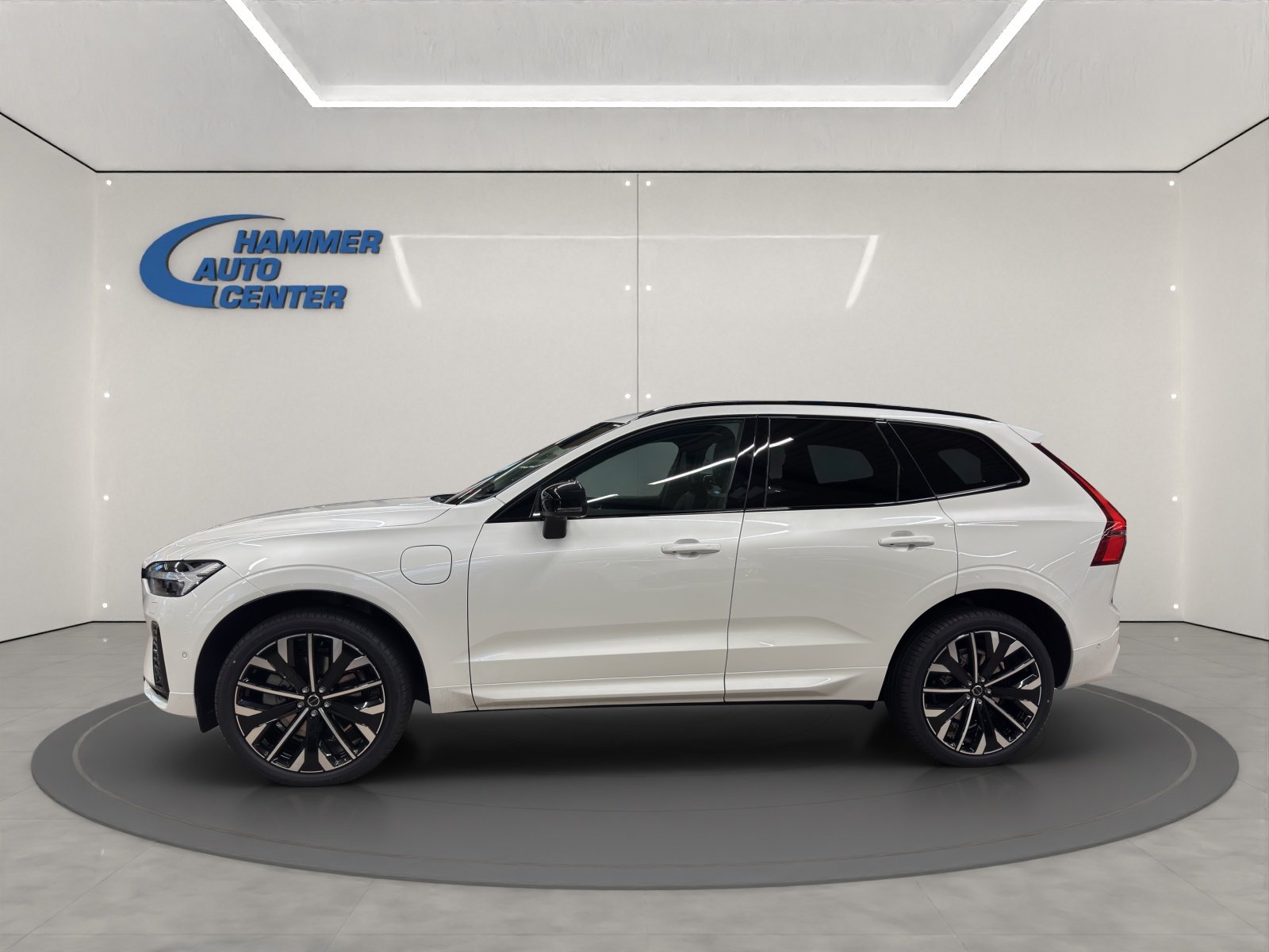 VOLVO XC60 2.0 T8 TE Ultra Dark eAWD, Plug-in-Hybrid Benzina/Elettrica, Auto dimostrativa, Automatico - 2