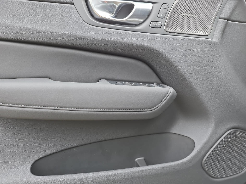 VOLVO XC60 2.0 B5 MH Plus Dark AWD, Hybride Leggero Benzina/Elettrica, Auto dimostrativa, Automatico - 7