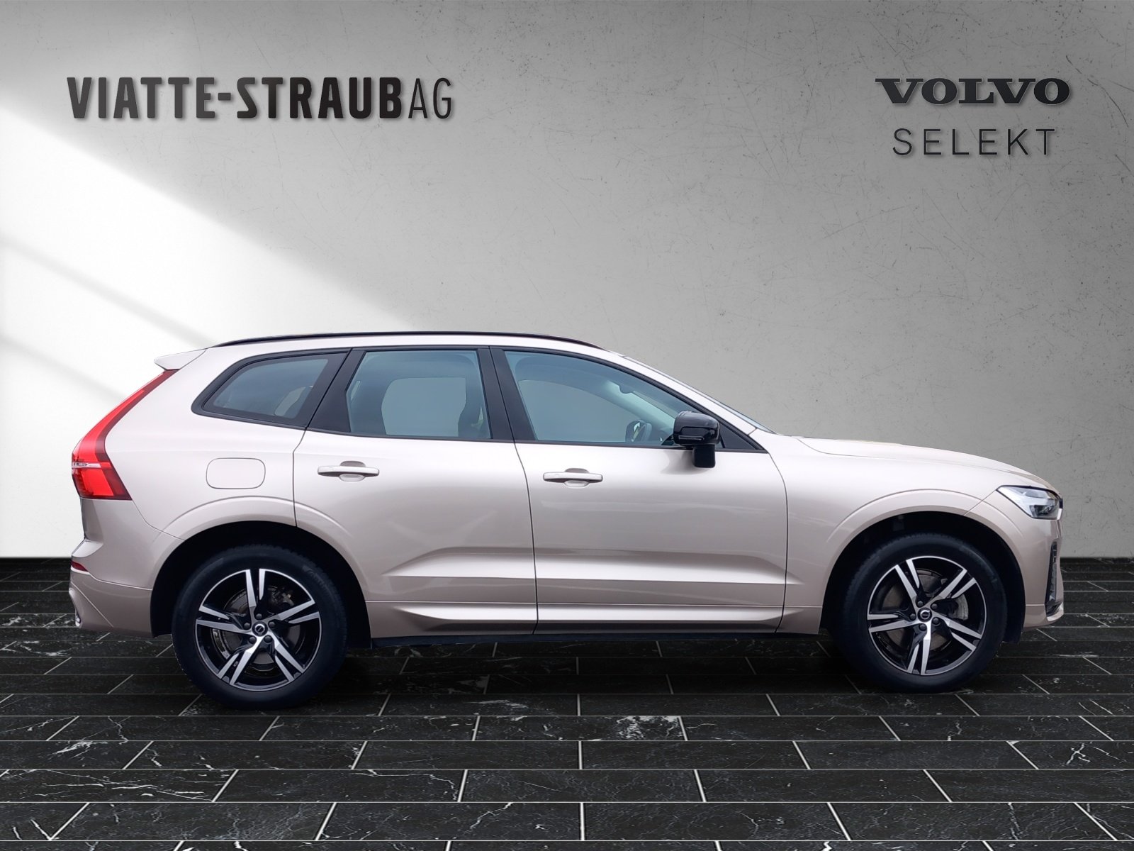 VOLVO XC60 2.0 B5 MH Plus Dark AWD, Mild-Hybrid Petrol/Electric, Ex-demonstrator, Automatic - 3