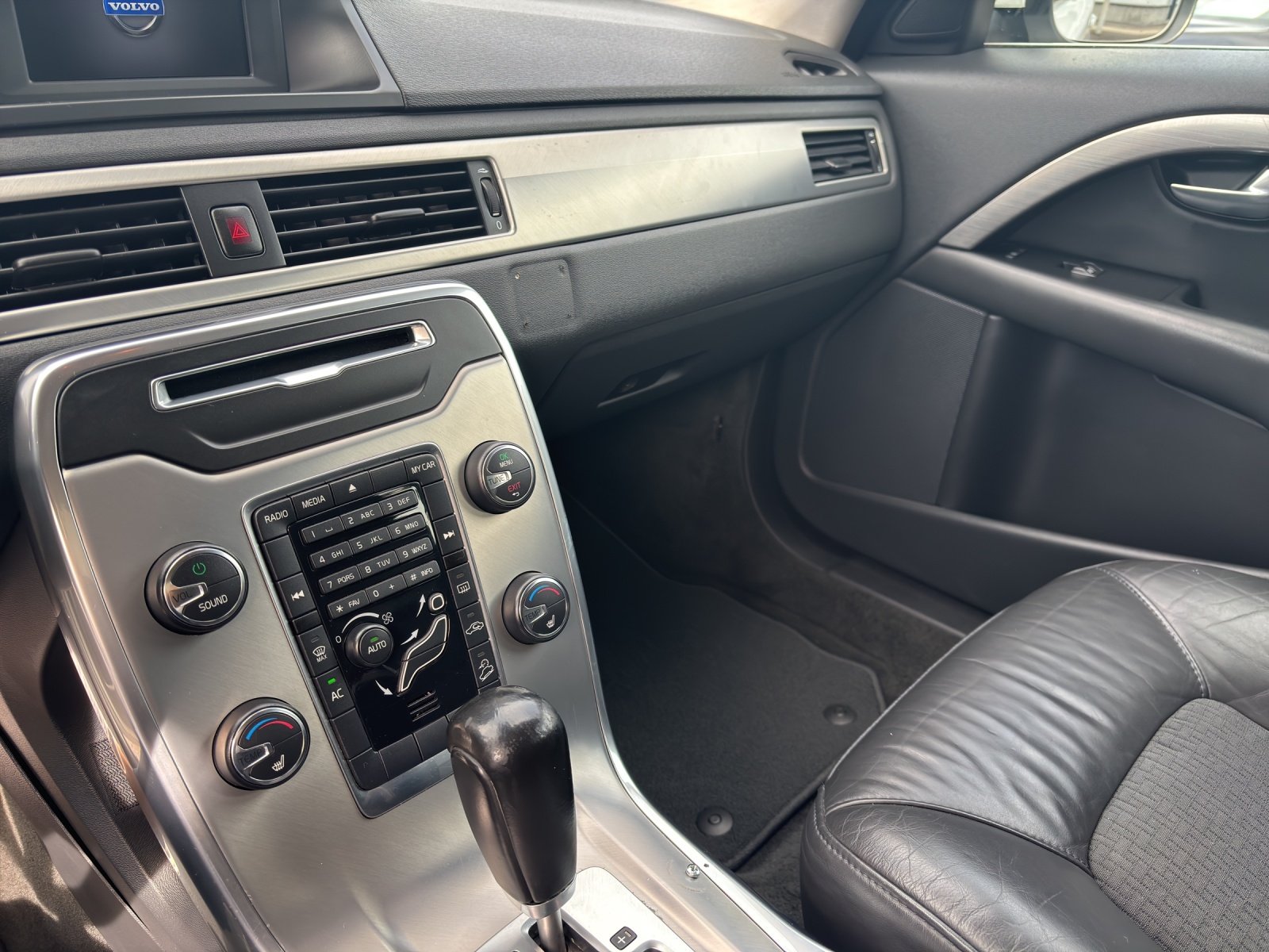 VOLVO XC70 3.0 T6 Kinetic AWD, Benzin, Occasion / Gebraucht, Automatik - 7