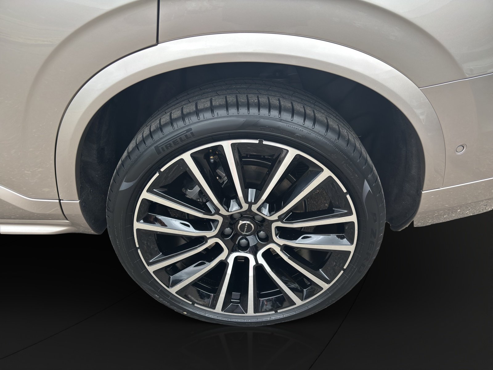 VOLVO XC90 2.0 T8 TE XCLUSIVE Edition Dark eAWD, Hybride Rechargeable Essence/Électricité, Voiture nouvelle, Automatique - 2