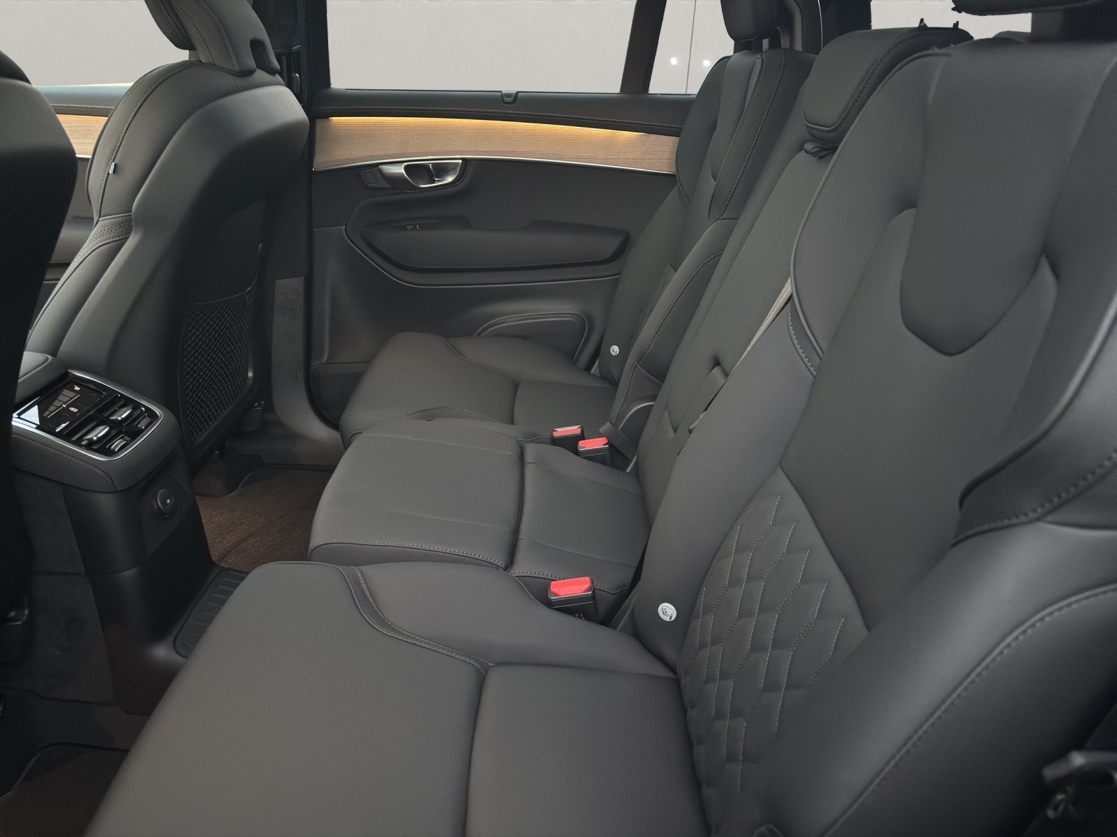 VOLVO XC90 2.0 T8 TE Ultra Dark eAWD, Plug-in-Hybrid Petrol/Electric, New car, Automatic - 7