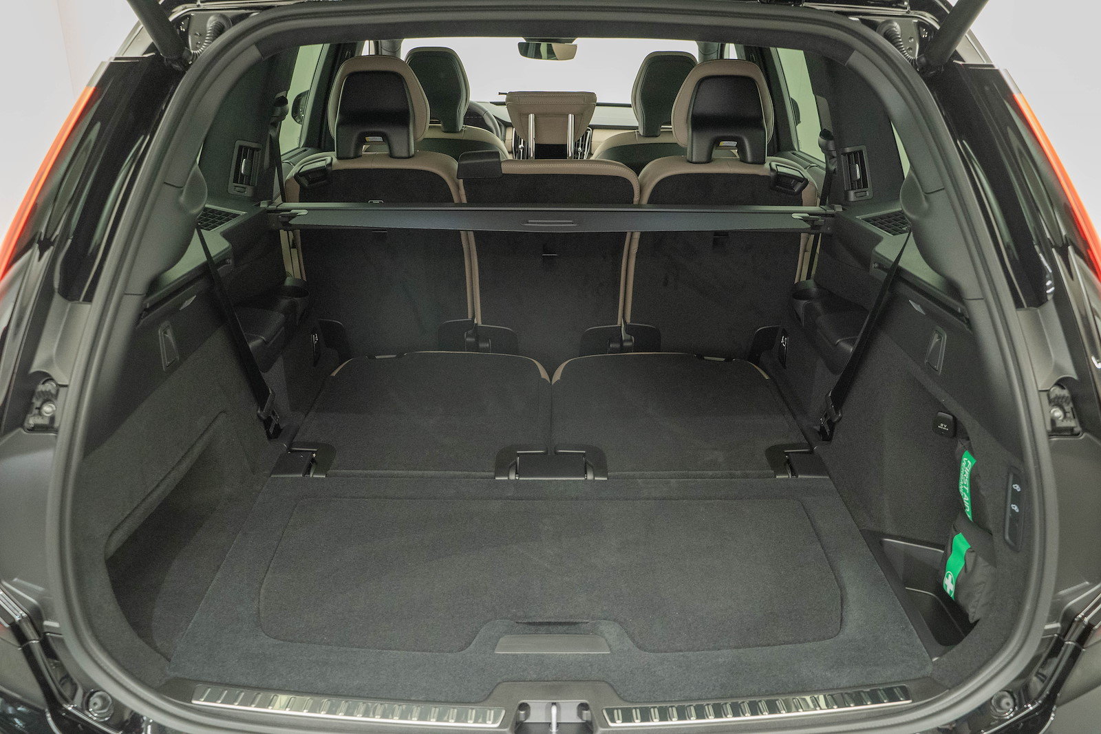 VOLVO XC90 2.0 T8 TE Ultra Bright eAWD, Hybride Rechargeable Essence/Électricité, Voiture nouvelle, Automatique - 5