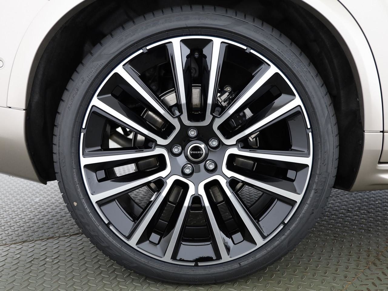 VOLVO XC90 2.0 T8 TE Ultra Dark eAWD, Hybride Rechargeable Essence/Électricité, Voiture nouvelle, Automatique - 7
