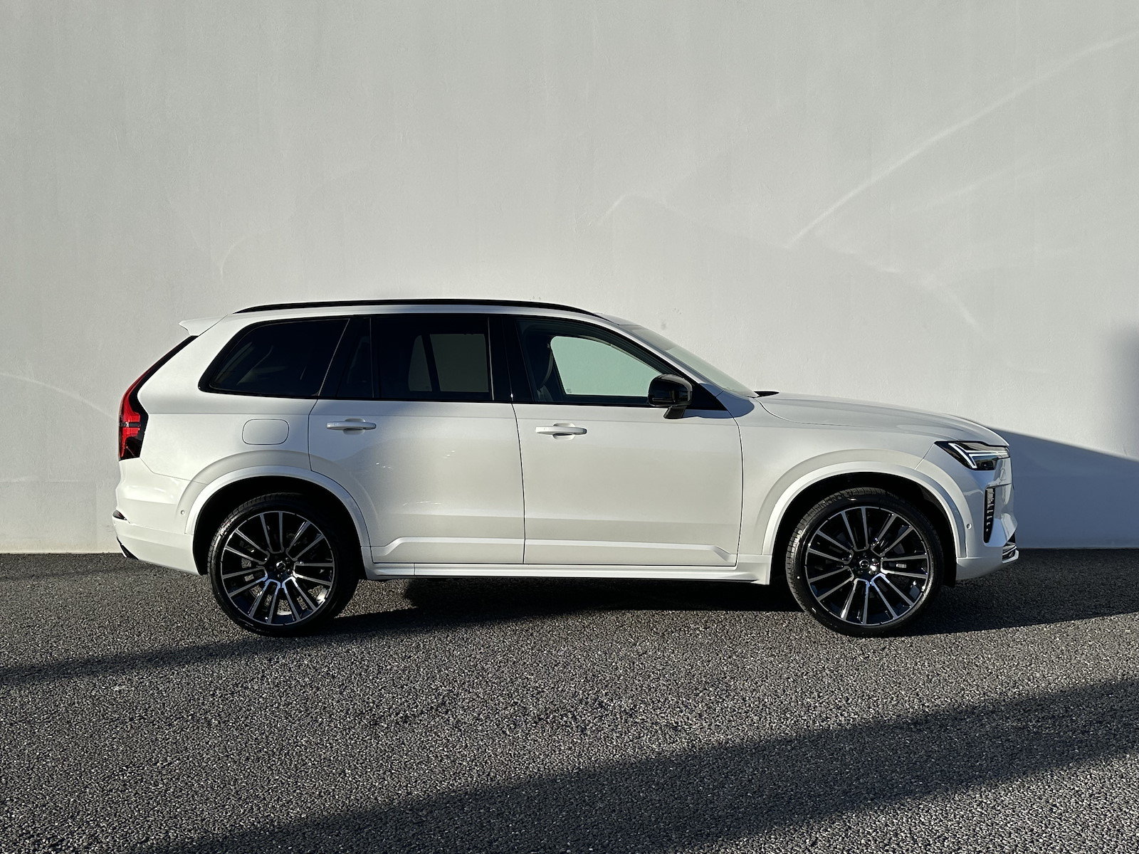 VOLVO XC90 2.0 T8 TE Ultra Dark eAWD, Plug-in-Hybrid Benzin/Elektro, Neuwagen, Automatik - 4