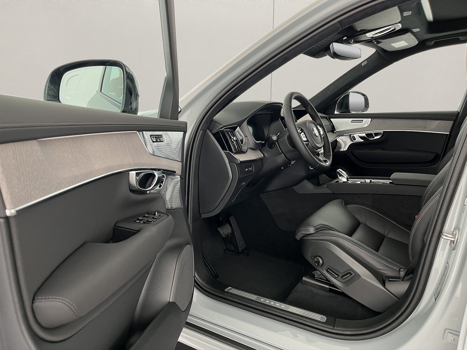 VOLVO XC90 2.0 T8 TE Ultra Dark eAWD, Plug-in-Hybrid Petrol/Electric, New car, Automatic - 7
