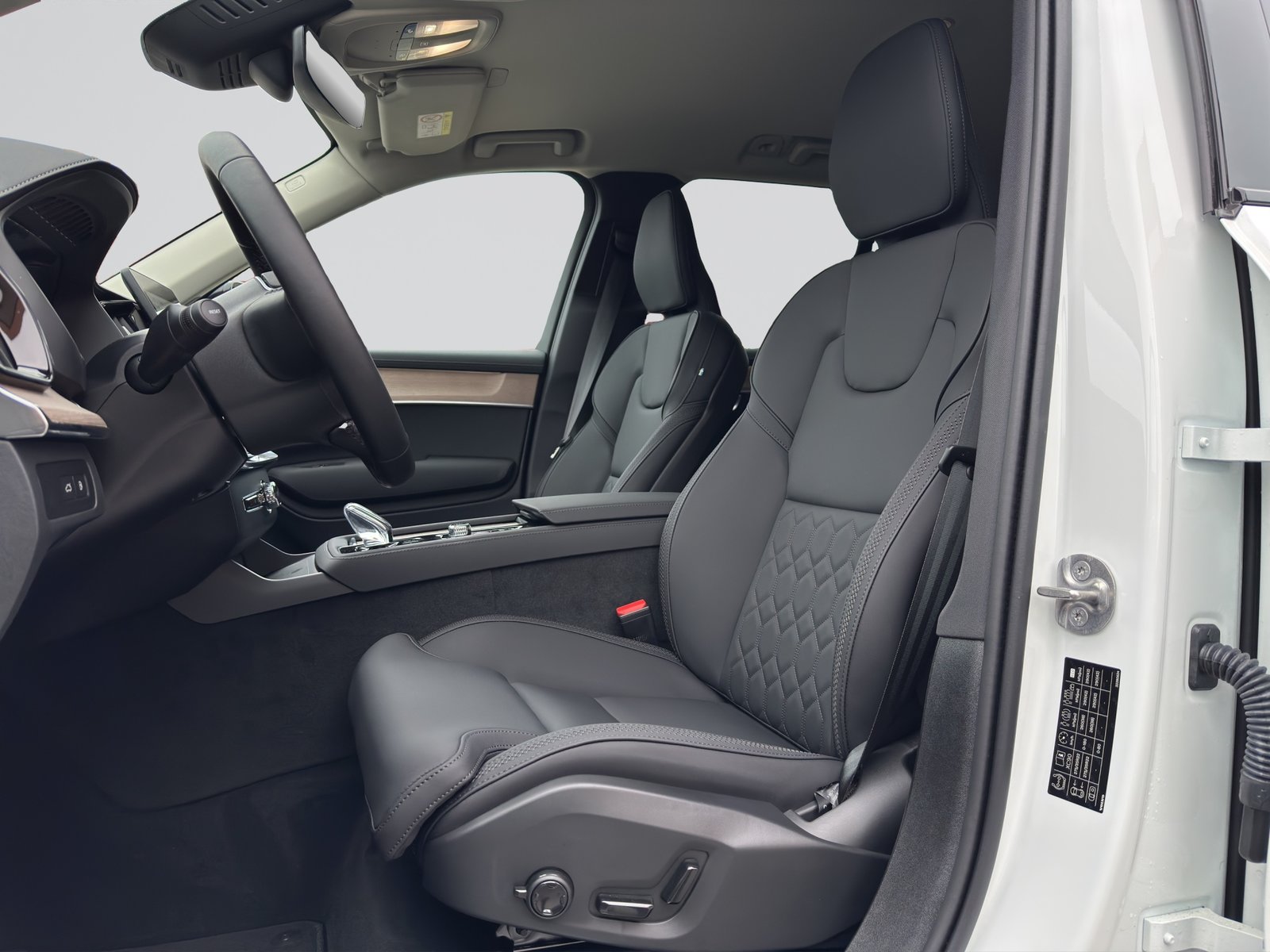 VOLVO XC90 T8 eAWD 7Pl. Plus Dark PluginHybrid Geartronic, Plug-in-Hybrid Benzin/Elektro, Neuwagen, Automatik - 6