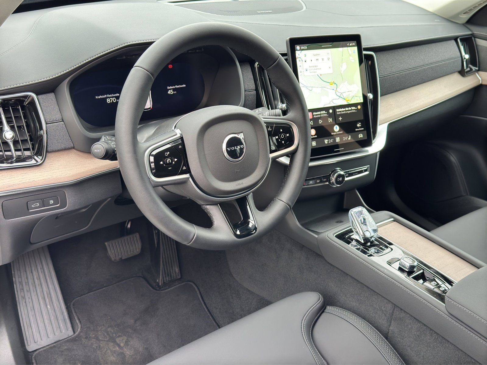 VOLVO XC90 T8 eAWD 7Pl. Plus Dark PluginHybrid Geartronic, Plug-in-Hybrid Benzin/Elektro, Neuwagen, Automatik - 7