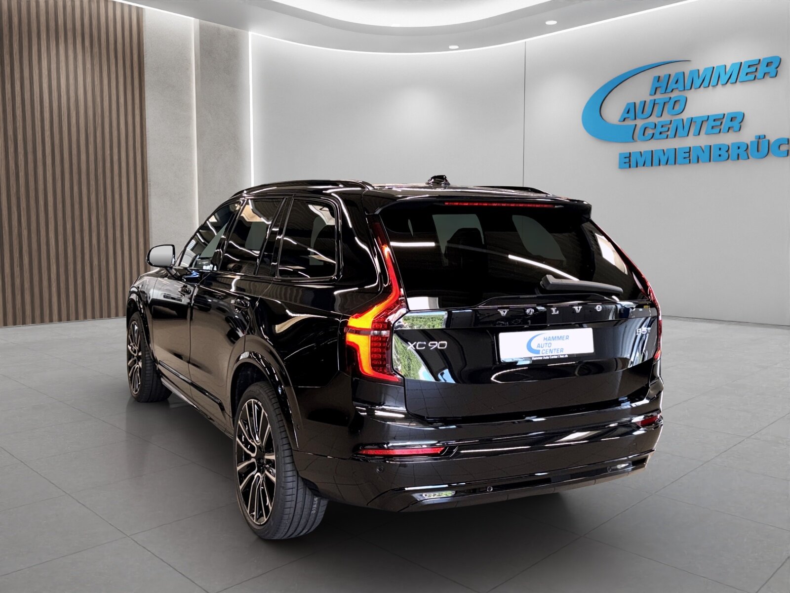 VOLVO XC90 2.0 B5 MH Ultra Dark AWD, Mild-Hybrid Petrol/Electric, New car, Automatic - 3