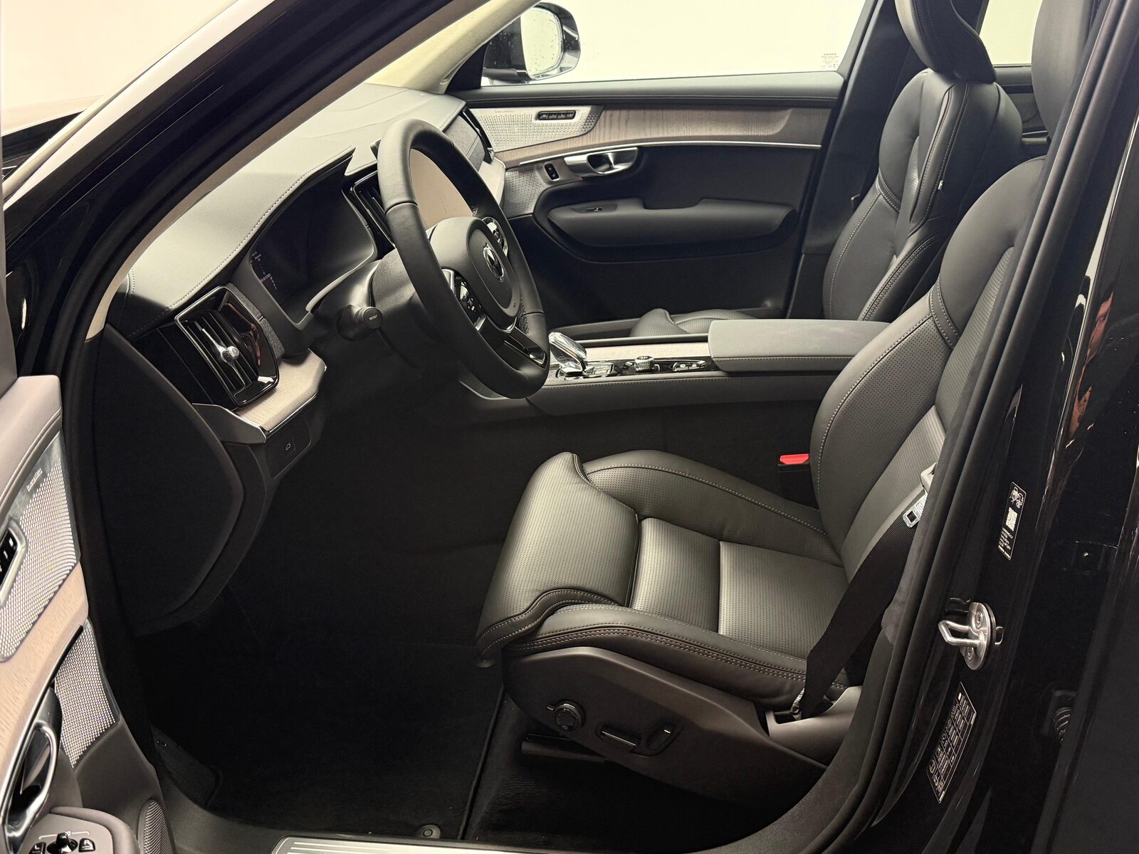 VOLVO XC90 2.0 B5 MH Black Edition AWD, Mild-Hybrid Benzin/Elektro, Neuwagen, Automatik - 4
