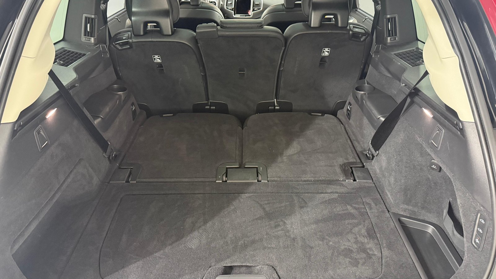 VOLVO XC90 2.0 T8 TE Ultimate Dark 7, Voll-Hybrid Benzin/Elektro, Occasion / Gebraucht, Automatik - 7