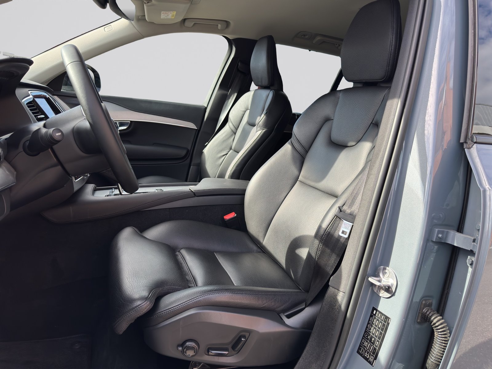 VOLVO XC90 B5 Diesel 7Pl. AWD Plus Dark Geartronic, Hybride Léger Diesel/Électricité, Occasion / Utilisé, Automatique - 6