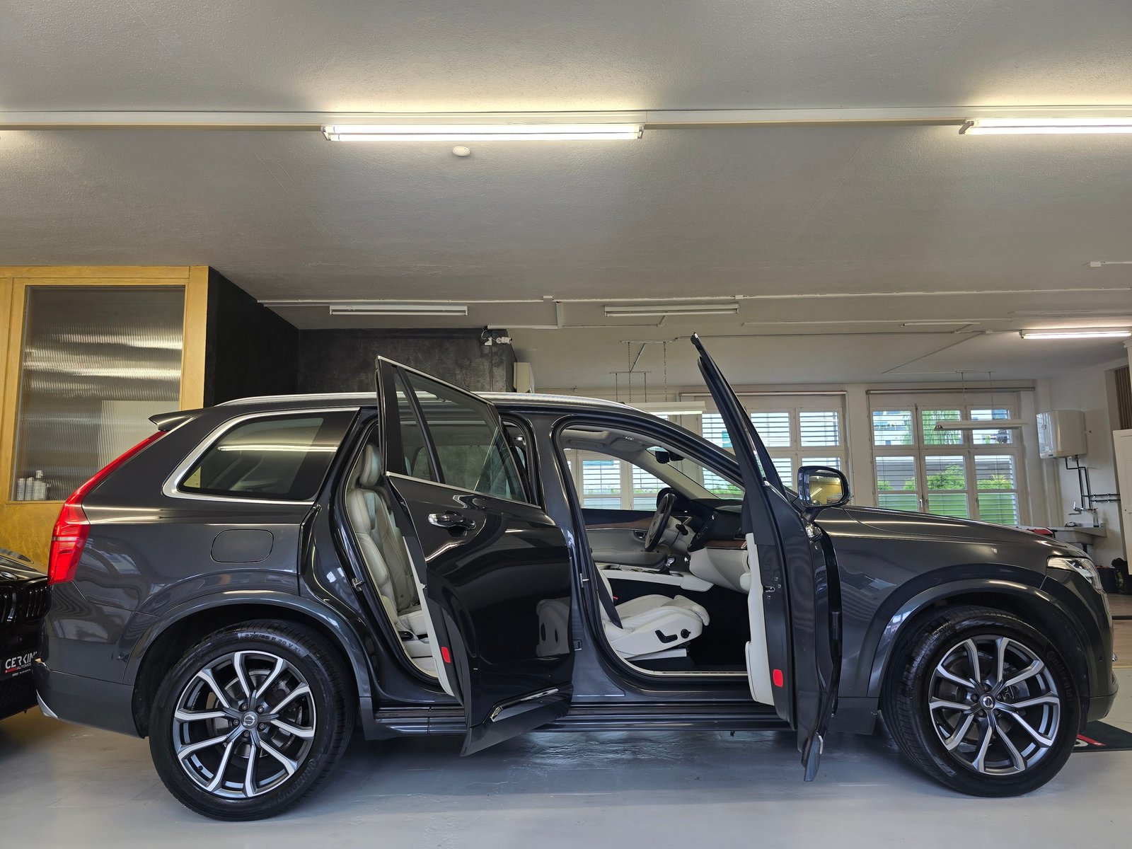 VOLVO XC90 D5 AWD Inscription Geartronic, Diesel, Second hand / Used, Automatic - 4