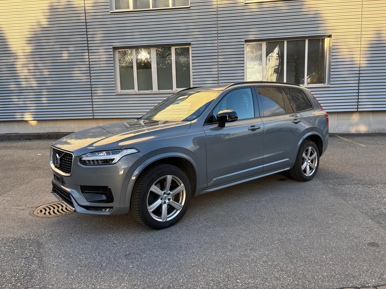VOLVO XC90 B5 Diesel Mild Hybrid AWD R-Design Geartronic, Hybride Leggero Diesel/Elettrica, Occasioni / Usate, Automatico - 2