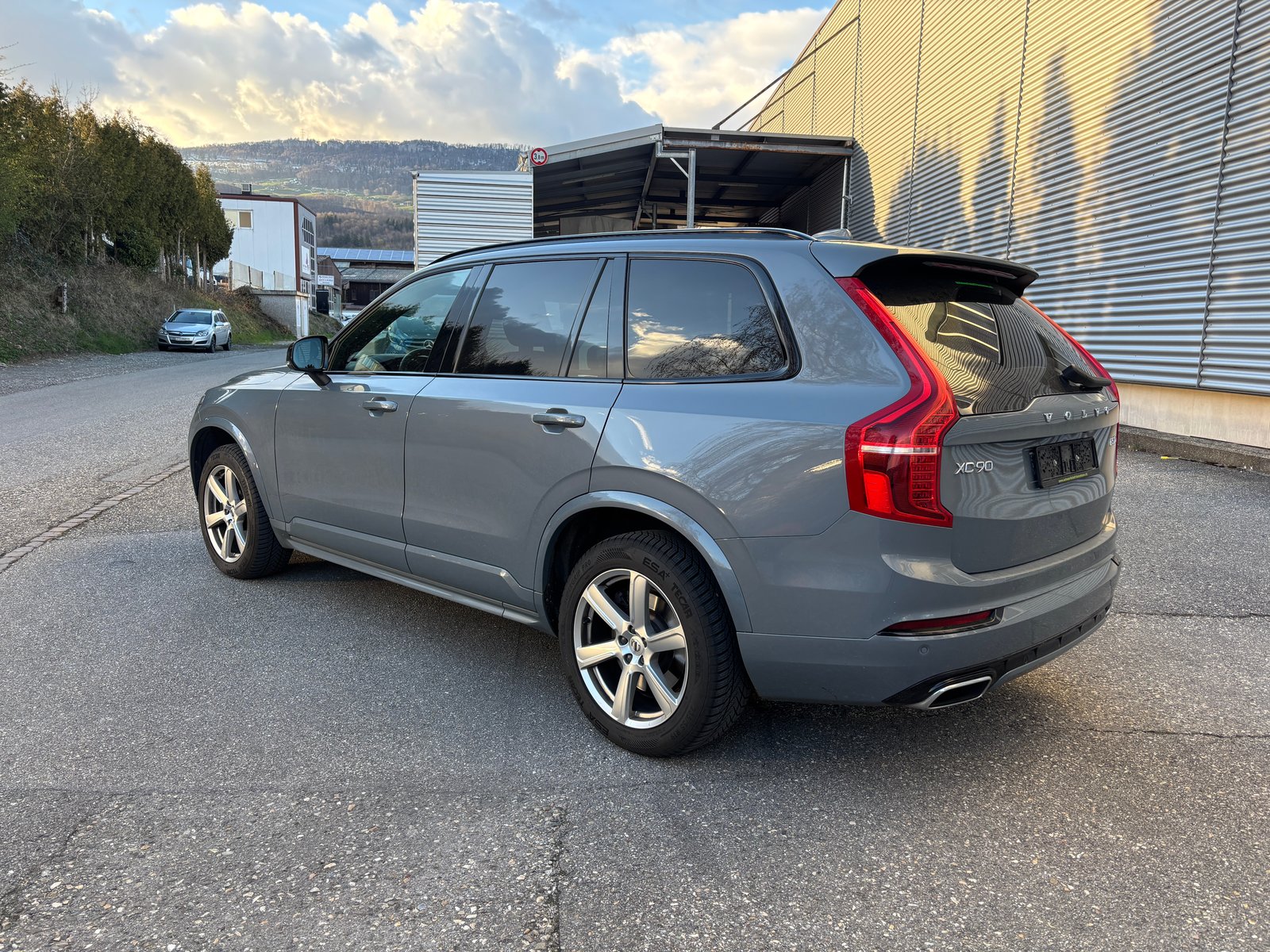 VOLVO XC90 B5 Diesel Mild Hybrid AWD R-Design Geartronic, Hybride Leggero Diesel/Elettrica, Occasioni / Usate, Automatico - 3