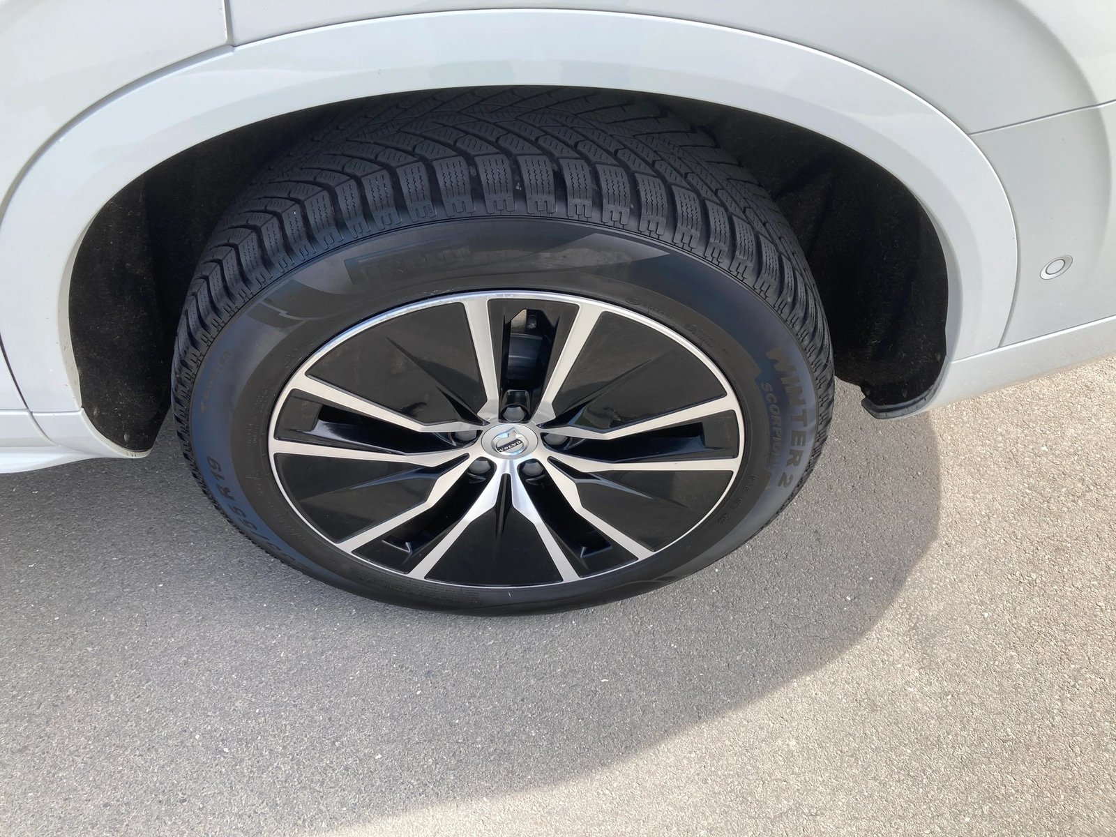 VOLVO XC90 T8 eAWD R-Design Expression Geartronic 7 Sitzer, Plug-in-Hybrid Benzin/Elektro, Occasion / Gebraucht, Automatik - 7