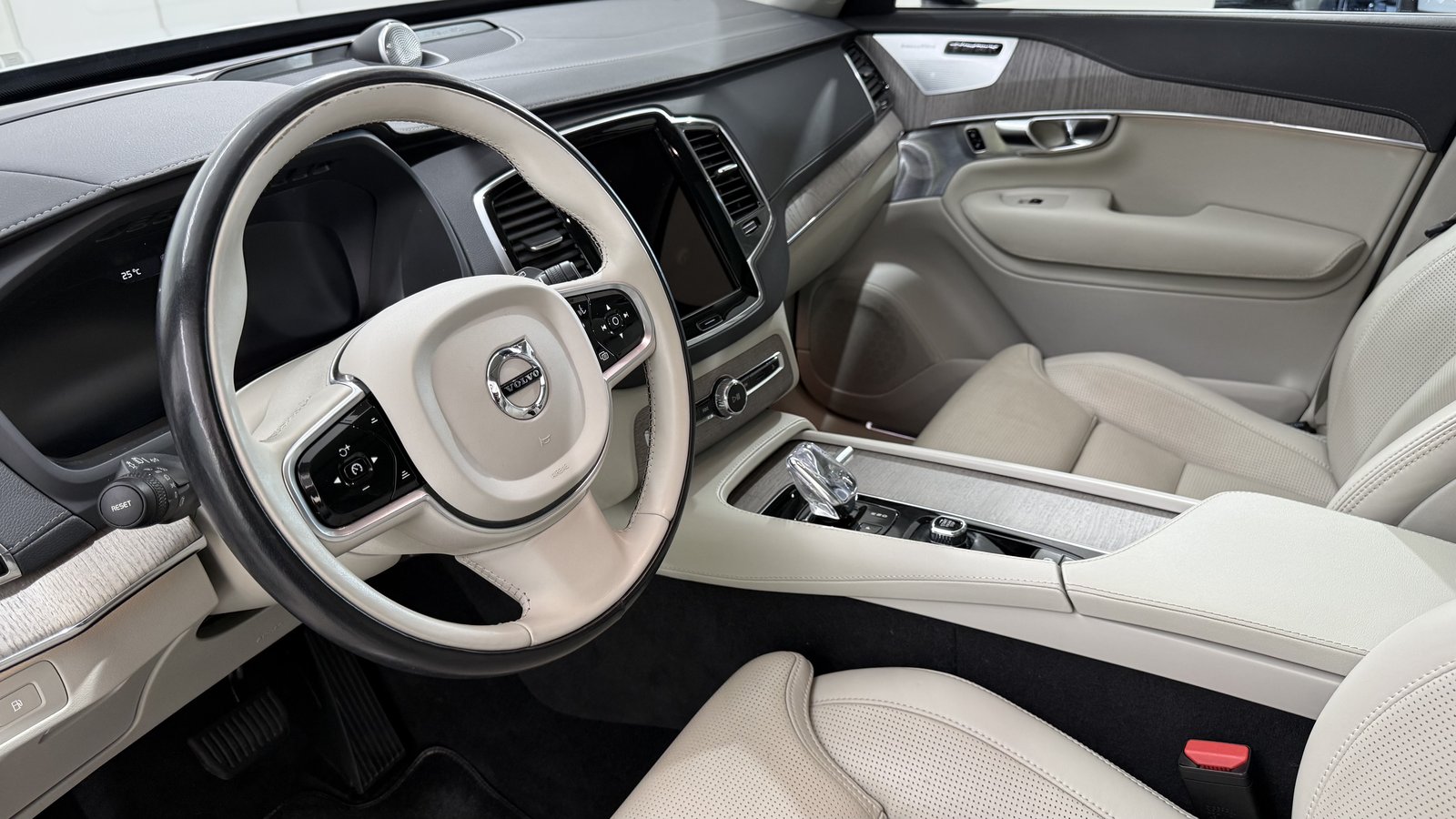VOLVO XC90 T8 eAWD Inscription, Hybride Intégral Essence/Électricité, Occasion / Utilisé, Automatique - 4
