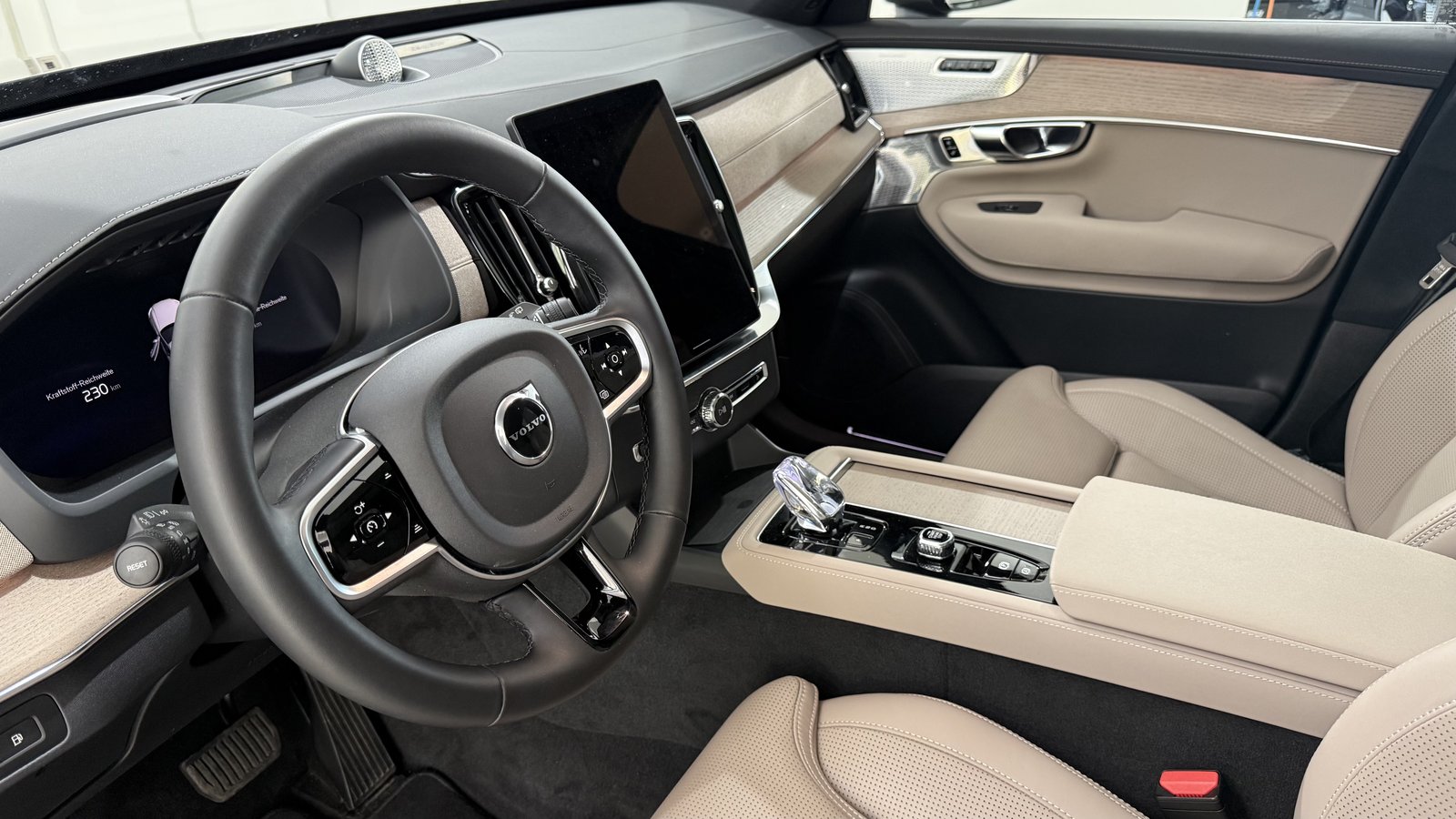 VOLVO XC90 2.0 T8 TE Ultra Bright eA, Full-Hybrid Petrol/Electric, Second hand / Used, Automatic - 4